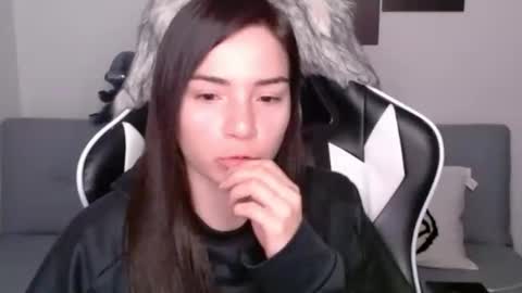 Snapshot of wolfs_daughter chatting on January 2025 02:58:01 AM Alex online show from January 2025 02:58:01 AM