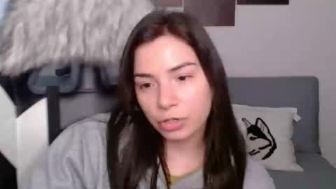 Snapshot of wolfs_daughter chatting on February 2025 09:31:01 PM Alex online show from February 2025 09:31:01 PM