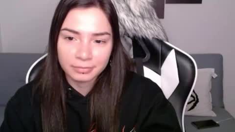 Snapshot of wolfs_daughter chatting on February 2025 02:08:01 AM Alex online show from February 2025 02:08:01 AM