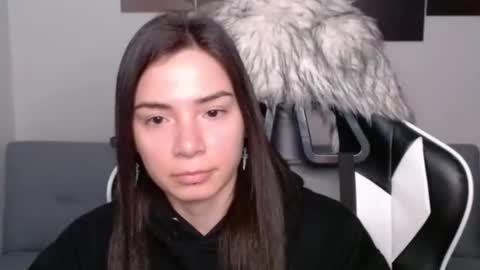 Snapshot of wolfs_daughter chatting on February 2025 03:07:02 AM Alex online show from February 2025 03:07:02 AM