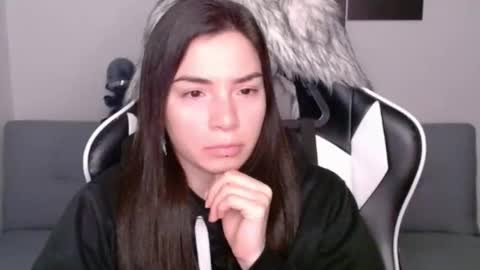 Snapshot of wolfs_daughter chatting on February 2025 04:04:02 AM Alex online show from February 2025 04:04:02 AM