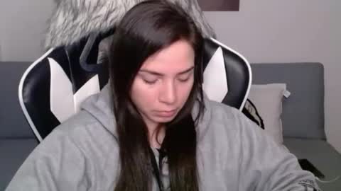 Snapshot of wolfs_daughter chatting on February 2025 02:18:01 AM Alex online show from February 2025 02:18:01 AM