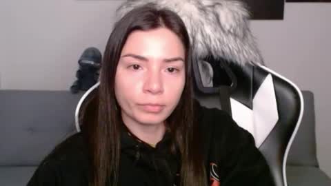 Snapshot of wolfs_daughter chatting on February 2025 01:43:01 AM Alex online show from February 2025 01:43:01 AM