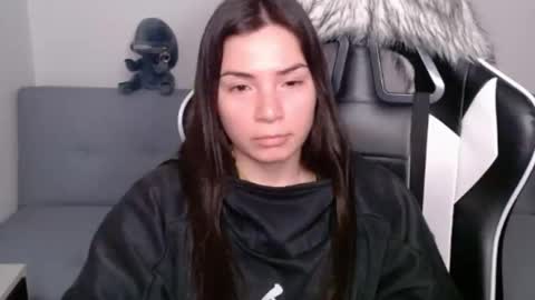 Snapshot of wolfs_daughter chatting on February 2025 02:10:02 AM Alex online show from February 2025 02:10:02 AM