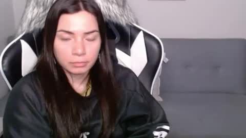 Snapshot of wolfs_daughter chatting on February 2025 02:09:02 AM Alex online show from February 2025 02:09:02 AM