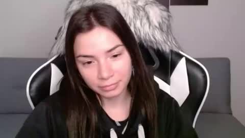 Snapshot of wolfs_daughter chatting on March 2025 04:05:02 AM Alex online show from March 2025 04:05:02 AM