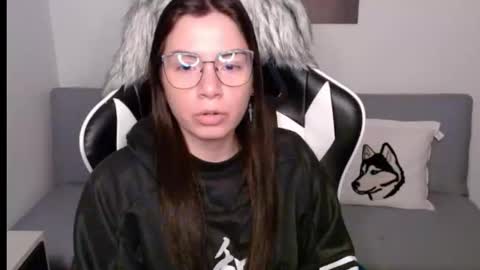 Snapshot of wolfs_daughter chatting on September 2025 02:11:02 AM Alex online show from September 2025 02:11:02 AM