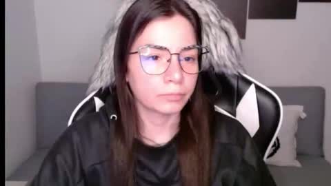 Snapshot of wolfs_daughter chatting on September 2025 02:11:02 AM Alex online show from September 2025 02:11:02 AM