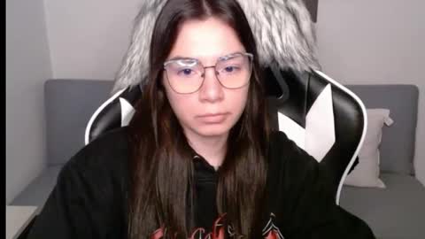 Snapshot of wolfs_daughter chatting on September 2025 02:22:02 AM Alex online show from September 2025 02:22:02 AM