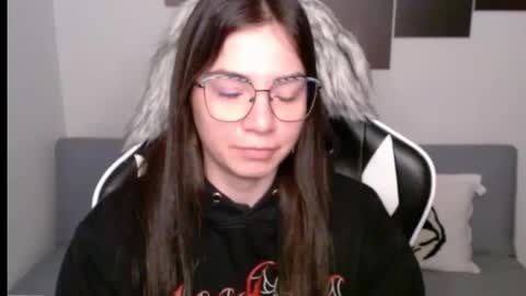 Snapshot of wolfs_daughter chatting on September 2025 02:22:02 AM Alex online show from September 2025 02:22:02 AM