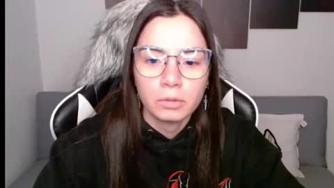 Snapshot of wolfs_daughter chatting on September 2025 02:54:02 AM Alex online show from September 2025 02:54:02 AM