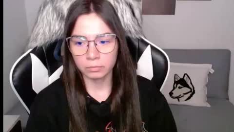 Snapshot of wolfs_daughter chatting on September 2025 01:28:01 AM Alex online show from September 2025 01:28:01 AM