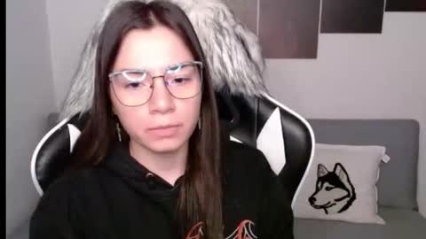 Snapshot of wolfs_daughter chatting on September 2025 02:02:01 AM Alex online show from September 2025 02:02:01 AM