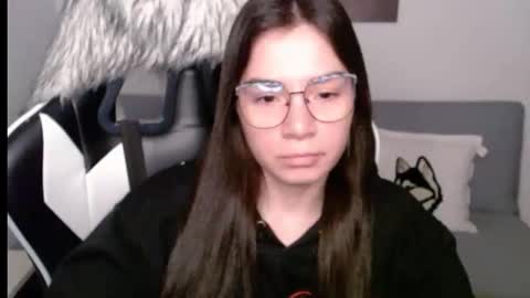 Snapshot of wolfs_daughter chatting on September 2025 02:35:01 AM Alex online show from September 2025 02:35:01 AM