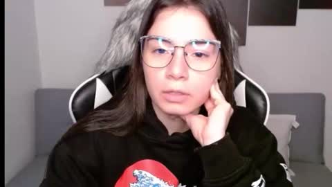 Snapshot of wolfs_daughter chatting on September 2025 02:13:02 AM Alex online show from September 2025 02:13:02 AM