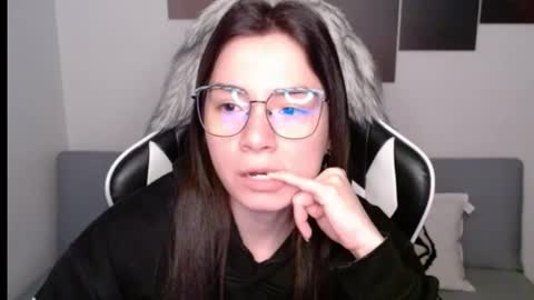 Snapshot of wolfs_daughter chatting on September 2025 02:13:01 AM Alex online show from September 2025 02:13:01 AM