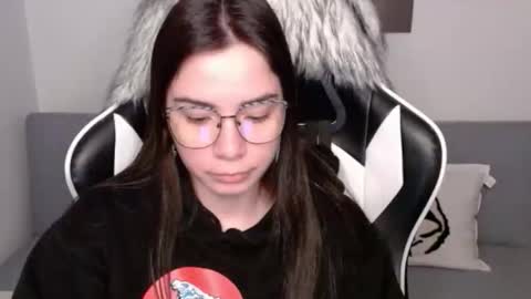 Snapshot of wolfs_daughter chatting on September 2025 02:47:02 AM Alex online show from September 2025 02:47:02 AM