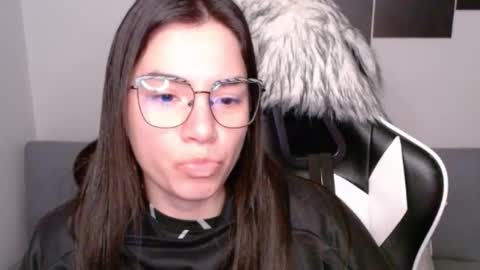 Snapshot of wolfs_daughter chatting on September 2025 02:15:02 AM Alex online show from September 2025 02:15:02 AM