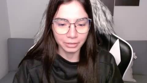 Snapshot of wolfs_daughter chatting on September 2025 02:37:02 AM Alex online show from September 2025 02:37:02 AM