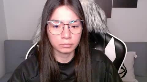 Snapshot of wolfs_daughter chatting on September 2025 02:49:01 AM Alex online show from September 2025 02:49:01 AM