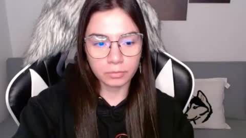 Snapshot of wolfs_daughter chatting on September 2025 02:06:02 AM Alex online show from September 2025 02:06:02 AM