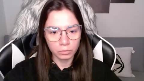 Snapshot of wolfs_daughter chatting on September 2025 02:06:01 AM Alex online show from September 2025 02:06:01 AM