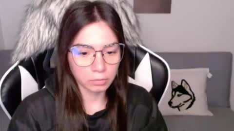 Snapshot of wolfs_daughter chatting on October 2025 02:31:01 AM Alex online show from October 2025 02:31:01 AM