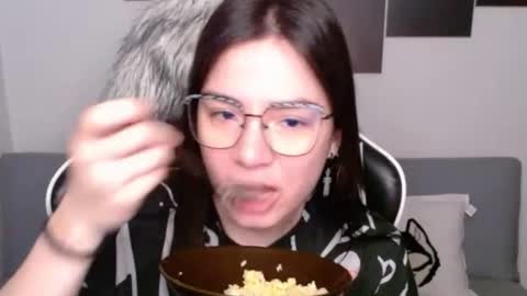 Snapshot of wolfs_daughter chatting on October 2025 02:44:01 AM Alex online show from October 2025 02:44:01 AM