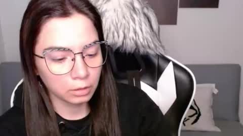 Snapshot of wolfs_daughter chatting on October 2025 02:22:02 AM Alex online show from October 2025 02:22:02 AM