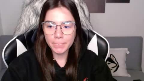 Snapshot of wolfs_daughter chatting on October 2025 02:12:02 AM Alex online show from October 2025 02:12:02 AM