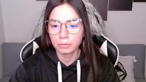 Snapshot of wolfs_daughter chatting on October 2025 01:50:02 AM Alex online show from October 2025 01:50:02 AM