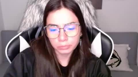 Snapshot of wolfs_daughter chatting on October 2025 10:54:02 PM Alex online show from October 2025 10:54:02 PM