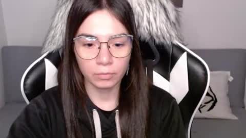 Snapshot of wolfs_daughter chatting on October 2025 03:17:02 AM Alex online show from October 2025 03:17:02 AM