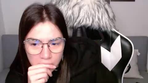 Snapshot of wolfs_daughter chatting on October 2025 04:53:01 AM Alex online show from October 2025 04:53:01 AM