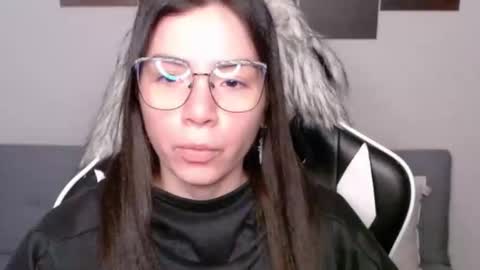 Snapshot of wolfs_daughter chatting on November 2025 02:33:01 AM Alex online show from November 2025 02:33:01 AM