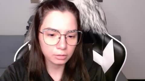 Snapshot of wolfs_daughter chatting on November 2025 03:05:01 AM Alex online show from November 2025 03:05:01 AM