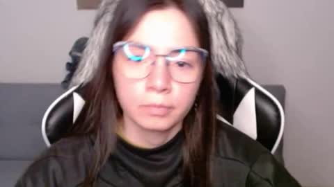 Snapshot of wolfs_daughter chatting on November 2025 01:11:01 AM Alex online show from November 2025 01:11:01 AM