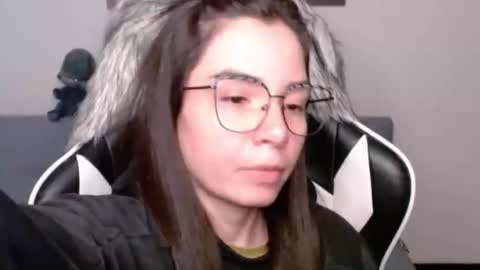 Snapshot of wolfs_daughter chatting on November 2025 02:11:01 AM Alex online show from November 2025 02:11:01 AM