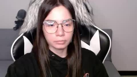 Snapshot of wolfs_daughter chatting on November 2025 02:56:02 AM Alex online show from November 2025 02:56:02 AM