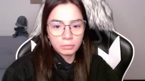 Snapshot of wolfs_daughter chatting on November 2025 03:05:02 AM Alex online show from November 2025 03:05:02 AM