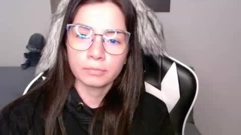 Snapshot of wolfs_daughter chatting on November 2025 02:10:01 AM Alex online show from November 2025 02:10:01 AM