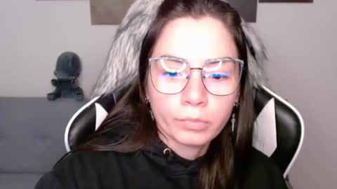 Snapshot of wolfs_daughter chatting on November 2025 02:22:02 AM Alex online show from November 2025 02:22:02 AM