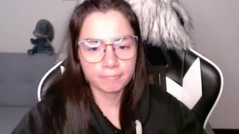 Snapshot of wolfs_daughter chatting on November 2025 02:22:01 AM Alex online show from November 2025 02:22:01 AM