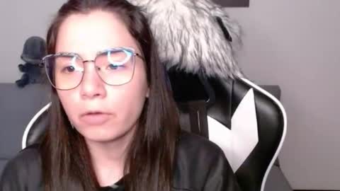 Snapshot of wolfs_daughter chatting on November 2025 02:23:01 AM Alex online show from November 2025 02:23:01 AM