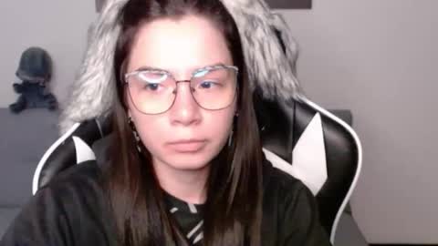 Snapshot of wolfs_daughter chatting on November 2025 03:30:01 AM Alex online show from November 2025 03:30:01 AM