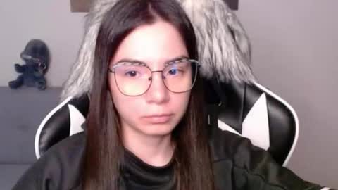 Snapshot of wolfs_daughter chatting on December 2025 02:28:01 AM Alex online show from December 2025 02:28:01 AM