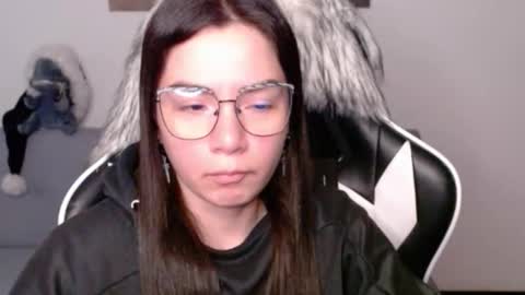 Snapshot of wolfs_daughter chatting on December 2025 02:30:01 AM Alex online show from December 2025 02:30:01 AM