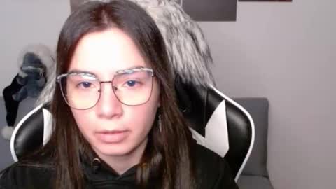 Snapshot of wolfs_daughter chatting on December 2025 02:32:02 AM Alex online show from December 2025 02:32:02 AM