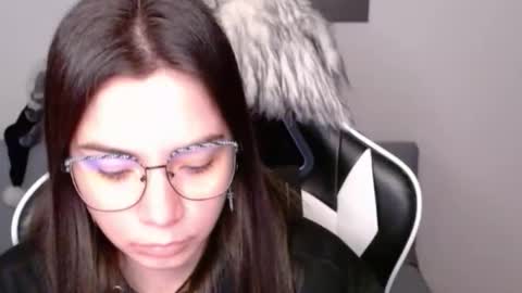 Snapshot of wolfs_daughter chatting on December 2025 02:31:01 AM Alex online show from December 2025 02:31:01 AM