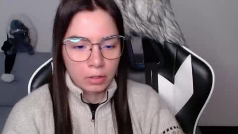 Snapshot of wolfs_daughter chatting on December 2025 02:28:01 AM Alex online show from December 2025 02:28:01 AM